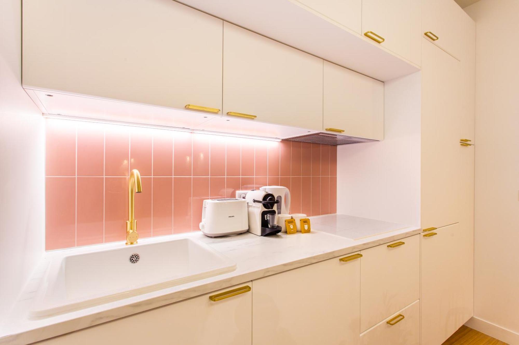 Beautiful - 4br 10p - 9th Arrondissement Of *
