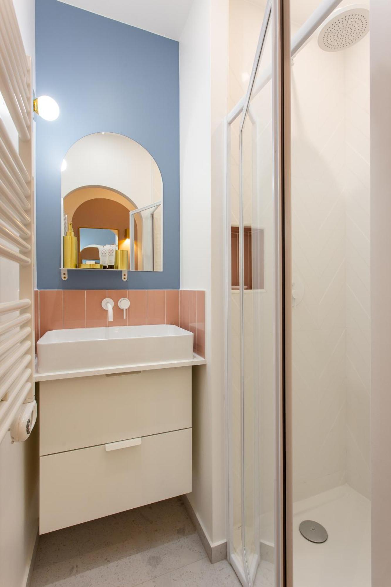 Beautiful - 4br 10p - 9th Arrondissement Of Appartement