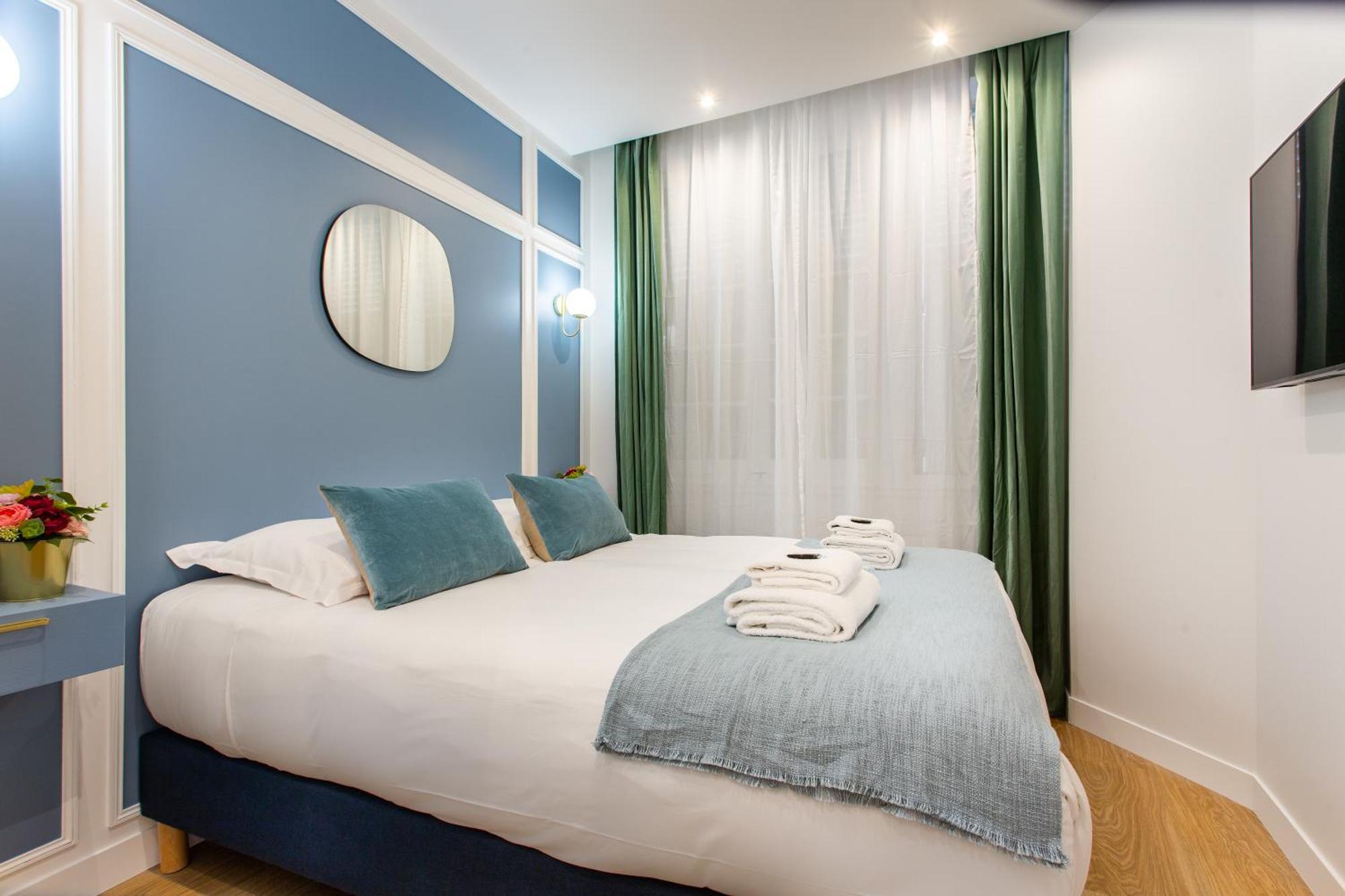 Beautiful - 4br 10p - 9th Arrondissement Of *