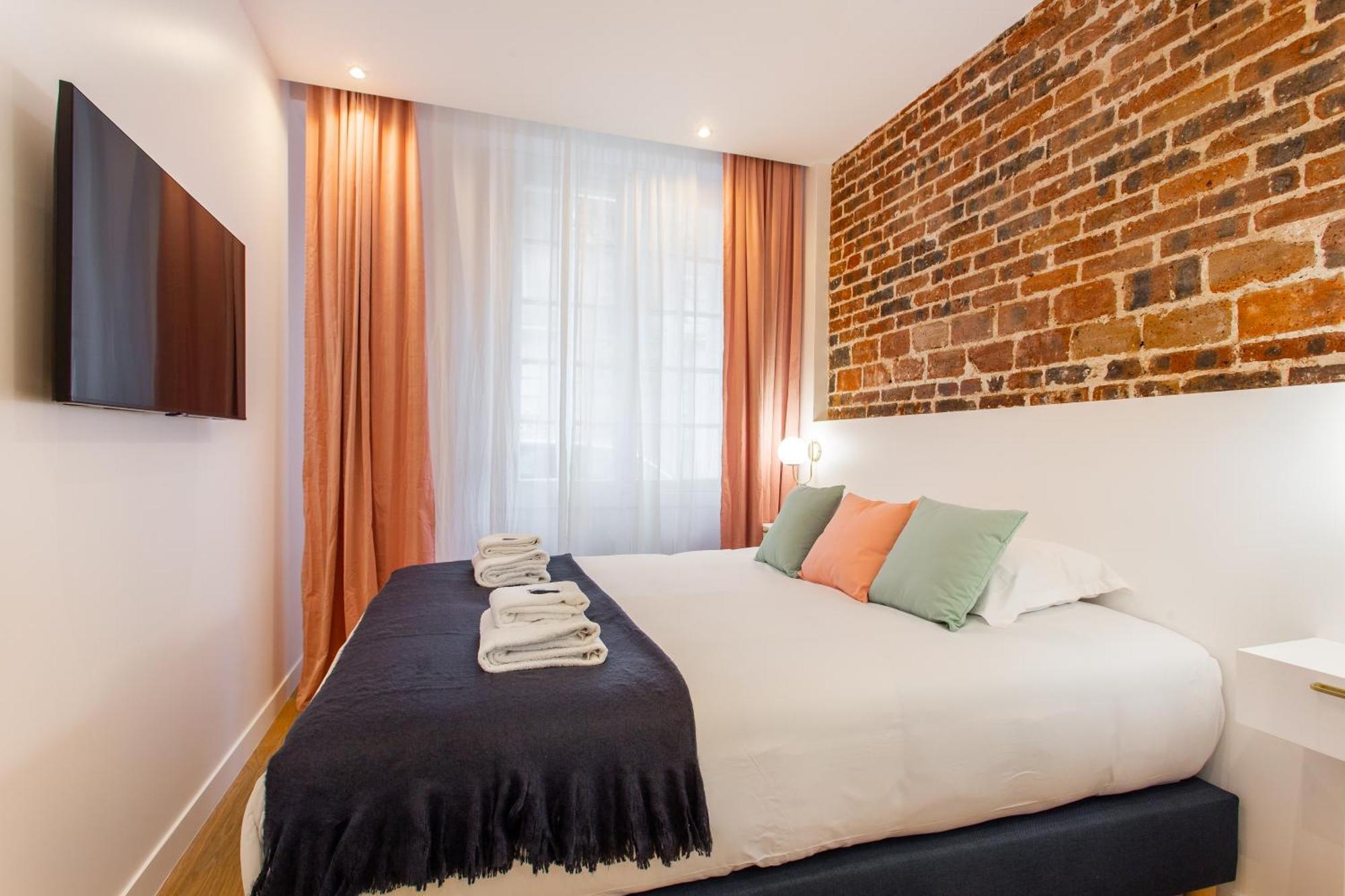 Beautiful - 4br 10p - 9th Arrondissement Of Appartement