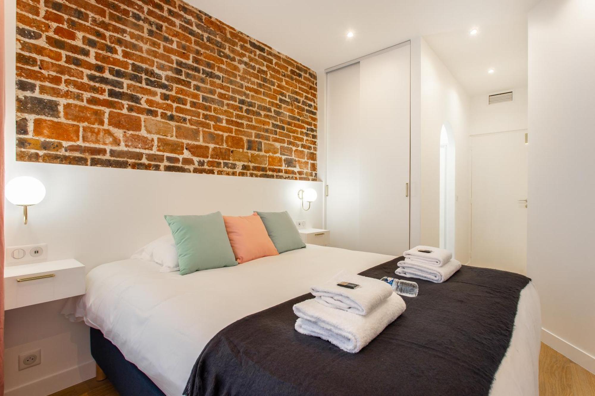 Beautiful - 4br 10p - 9th Arrondissement Of Parijs