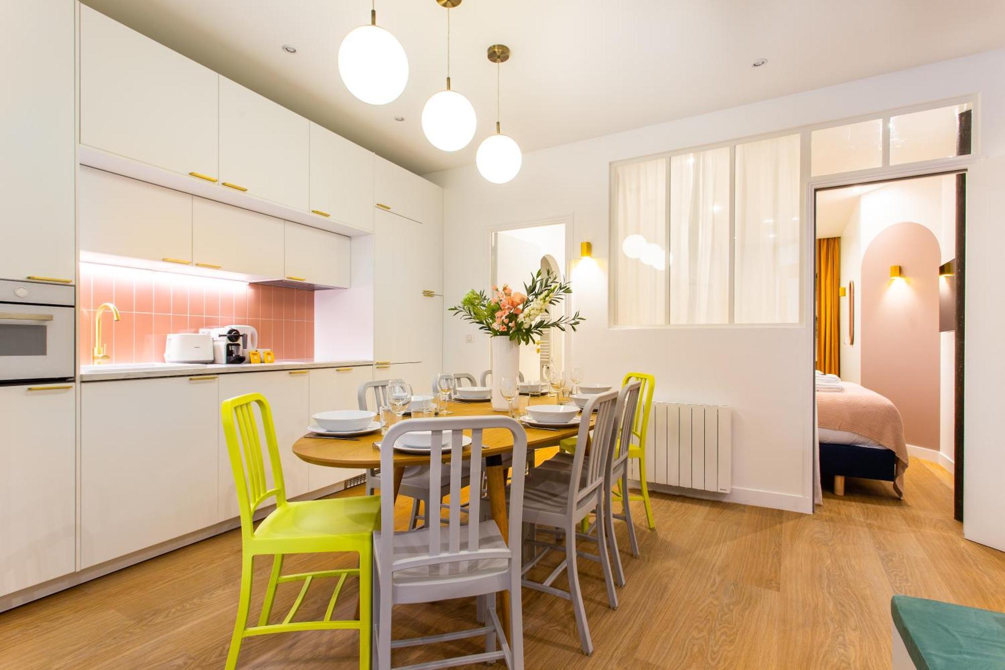 Beautiful - 4br 10p - 9th Arrondissement Of