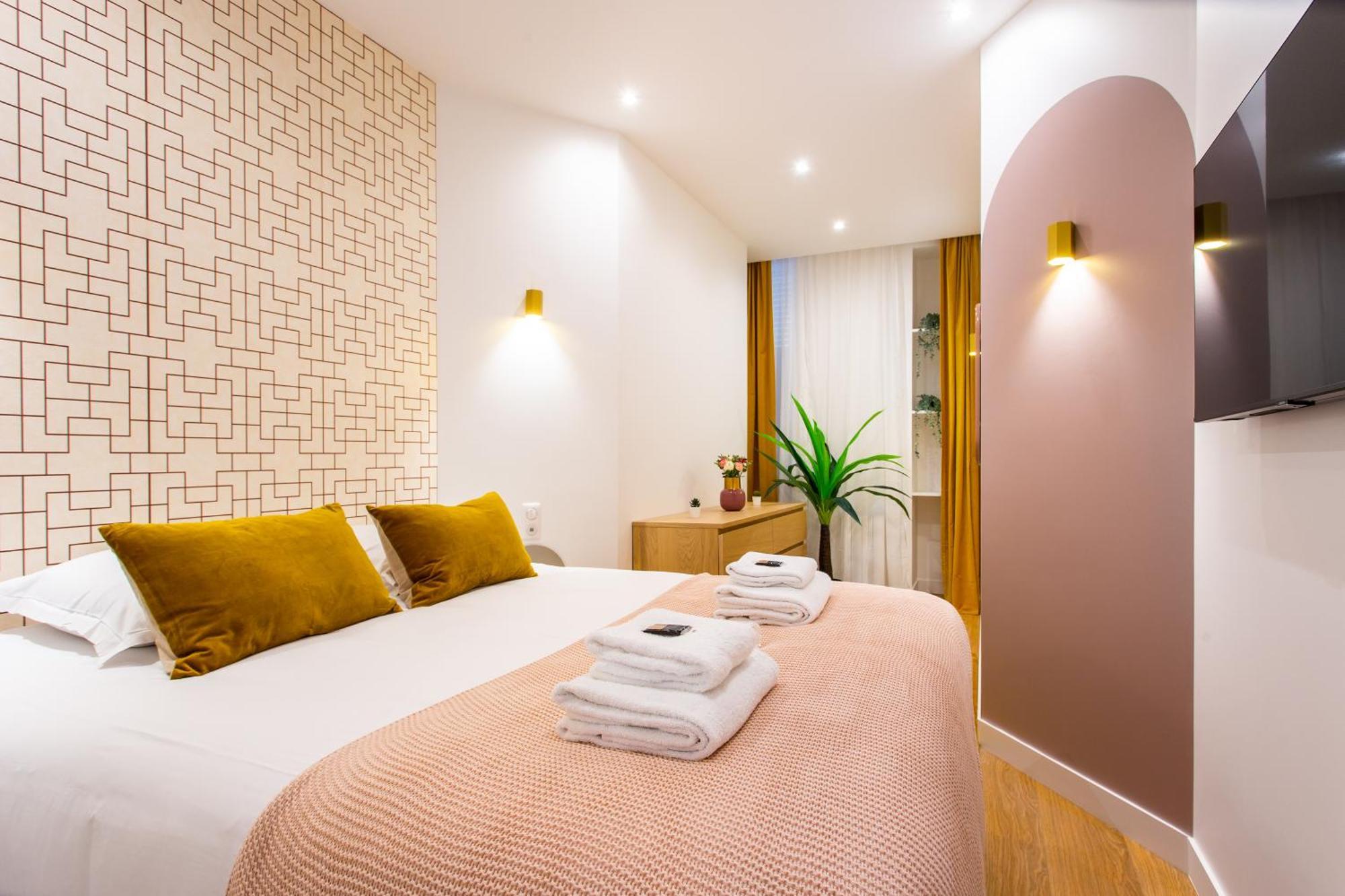 Beautiful - 4br 10p - 9th Arrondissement Of