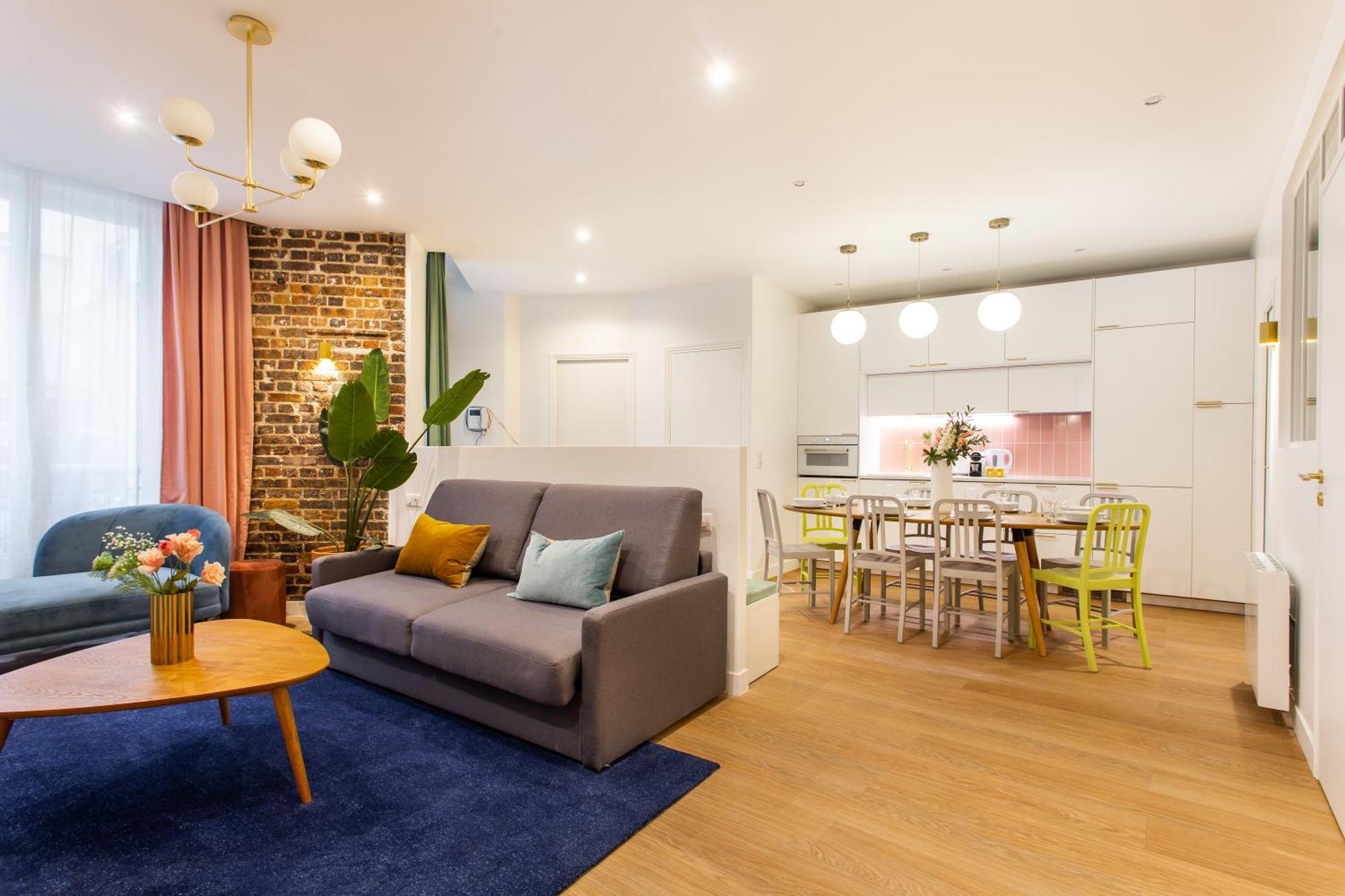 Beautiful - 4br 10p - 9th Arrondissement Of *